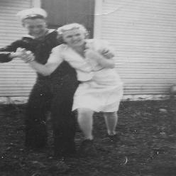 098-Wayne and Mabel Hartley